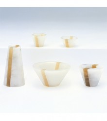 ����� ����